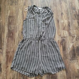 Dr2 black and white romper lined size S